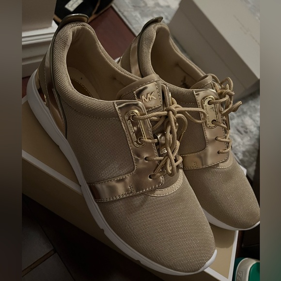 Michael Kors Sneakers - Picture 1 of 6
